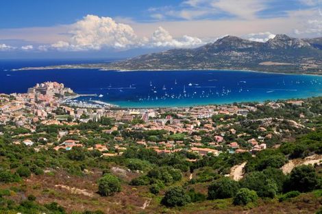 Vue de Calvi et sa baie