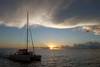Voilier et levé de soleil - Grenadines