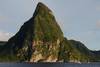 Vue du Petit Piton de Stainte Lucie depuis le bateau