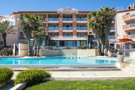 facade vue piscine - Flamants Roses France Languedoc-Roussillon - Canet En Roussillon