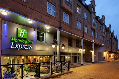Holiday Inn Express Hammersmith 2* - En Ferry - SÉJOUR SPÉCIAL HARRY POTTER - LONDRES - ROYAUME-UNI Holiday Inn Express Hammersmith 2* - En Ferry - SÉJOUR SPÉCIAL HARRY POTTER - LONDRES - ROYAUME-UNI