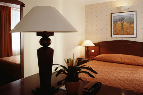 Villa Saint Martin 3* - PARIS - FRANCE Villa Saint Martin 3* - PARIS - FRANCE