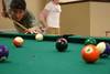 Enfant jouant au billard - Royal Beach & Spa