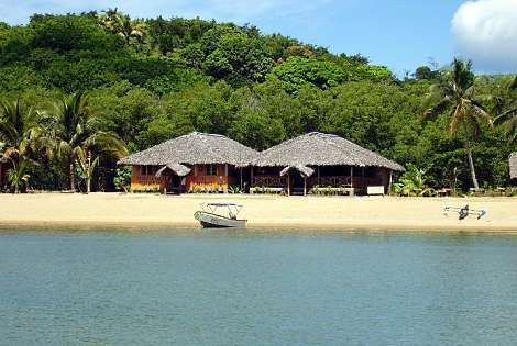 Le bar/restaurant vue depuis la mer - Paradisa Kely