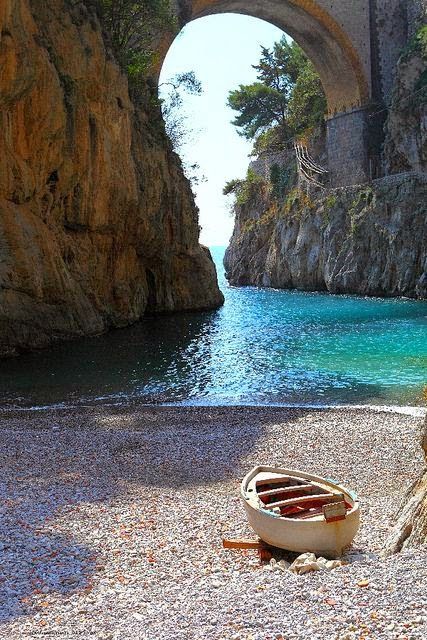 Sardaigne-Cala Mariolu falaises et eaux pures