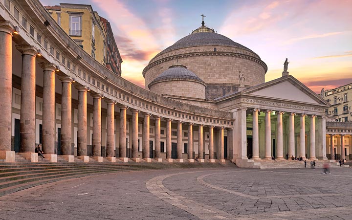 Escale Naples