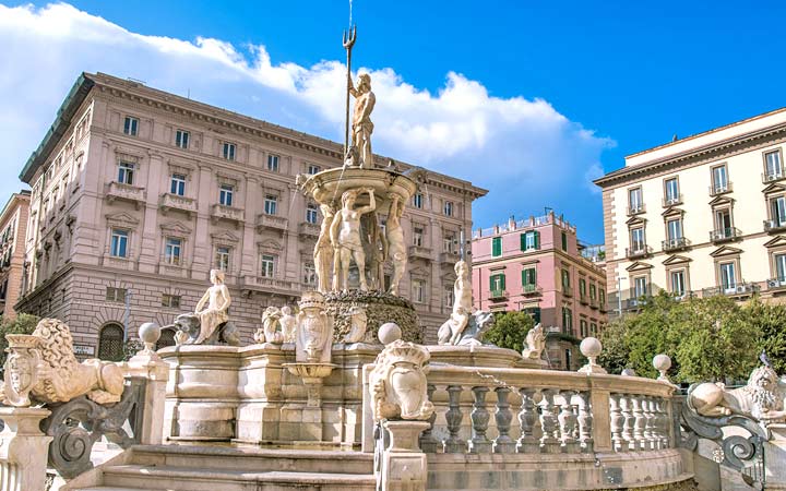 Escale Naples
