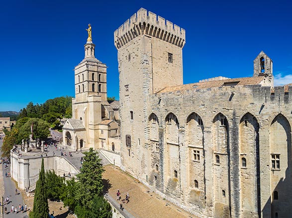 https://static.service-voyages.com/mobile/croisiere/images/fr/escales/escale,avignon-avignon_zoom,FR,AVN,35154.jpg