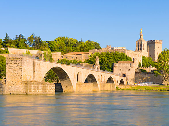 https://static.service-voyages.com/mobile/croisiere/images/fr/escales/escale,avignon-avignon_zoom,FR,AVN,35932.jpg