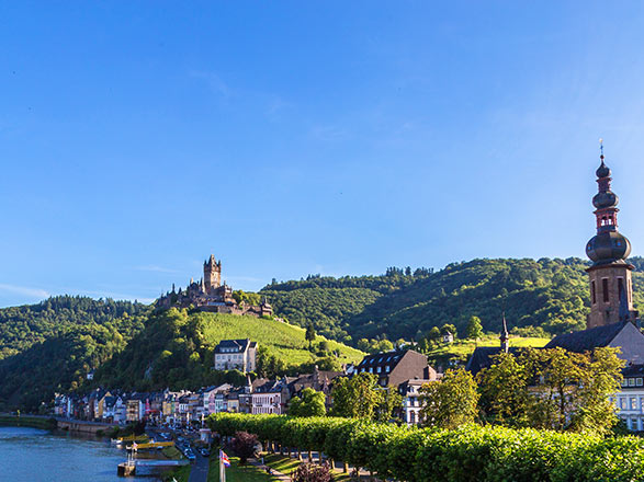 https://static.service-voyages.com/mobile/croisiere/images/fr/escales/escale,cochem-cochem_zoom,DE,COC,36068.jpg