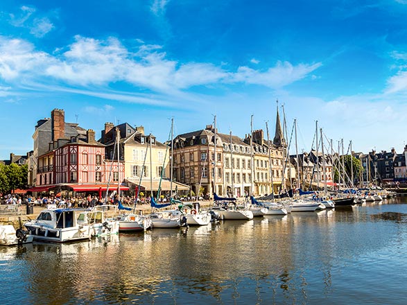 https://static.service-voyages.com/mobile/croisiere/images/fr/escales/escale,honfleur-honfleur_zoom,FR,HON,36694.jpg