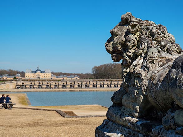 https://static.service-voyages.com/mobile/croisiere/images/fr/escales/escale,melun-melun_zoom,FR,MEL,40704.jpg