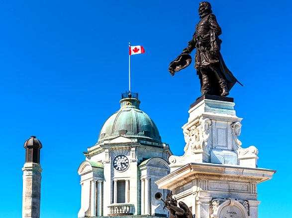 https://static.service-voyages.com/mobile/croisiere/images/fr/escales/escale,québec-québec_zoom,CA,QUE,37132.jpg