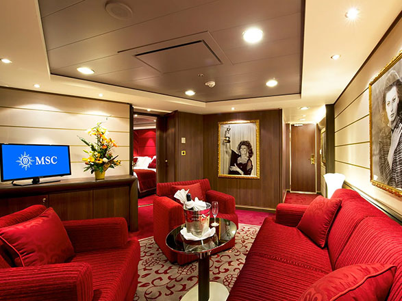 Cabina Yacht club royal con balcone MSC Divina