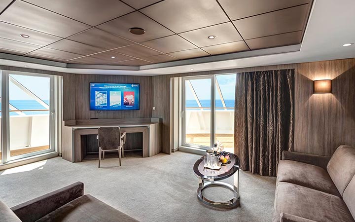 Cabina Camarote Yacht club royal con balc&oacute;n
