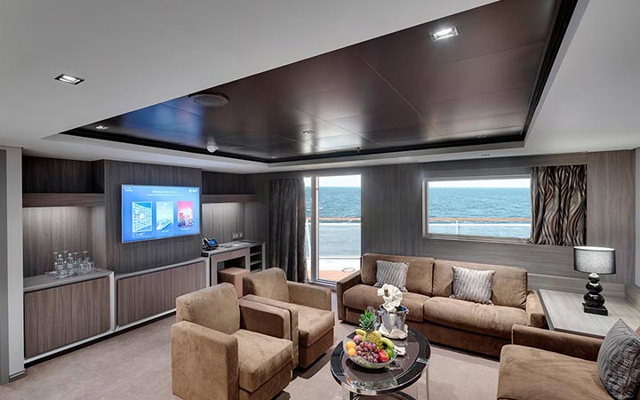 Cabina Cabina Yacht club royal con balcone