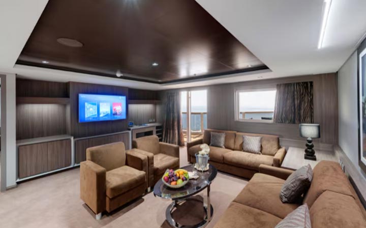Cabina Cabina Yacht club royal con balcone