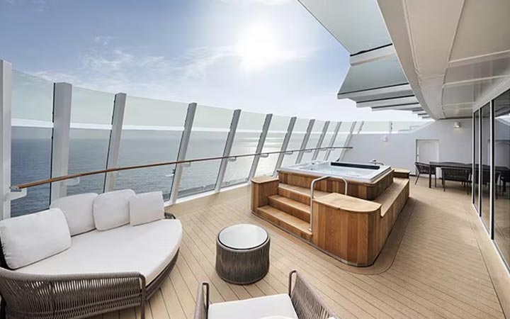 Cabina Cabina Yacht club royal con balcone