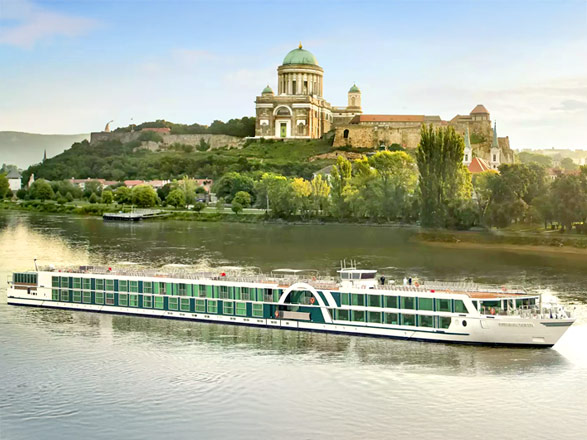https://static.service-voyages.com/mobile/croisiere/images/fr/navires/navire,ms-amadeus-imperial_max,1542,537811.jpg
