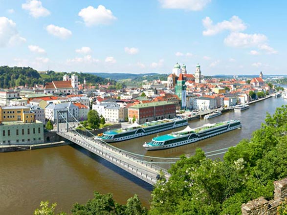 https://static.service-voyages.com/mobile/croisiere/images/fr/navires/navire,ms-amadeus-queen_max,1393,66217.jpg