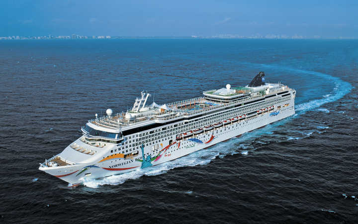Nave Norwegian Dawn