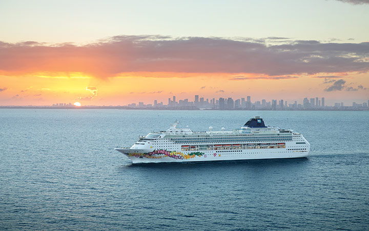 Nave Norwegian Sky