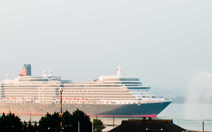 Nave Queen Elizabeth