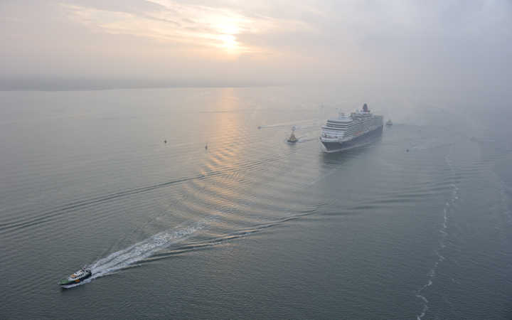 Nave Queen Elizabeth