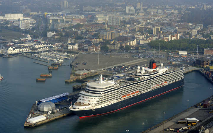 Nave Queen Elizabeth