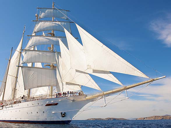 https://static.service-voyages.com/mobile/croisiere/images/fr/navires/navire,star-clipper_max,142,522144.jpg