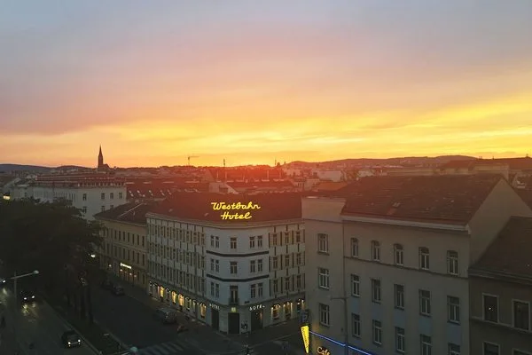 Facade - Westbahn 3*