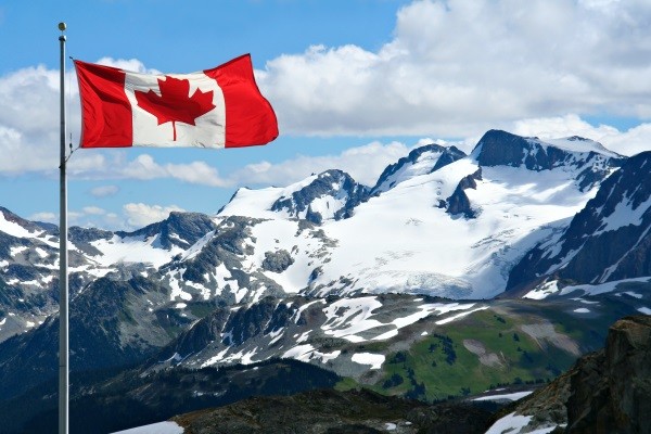 Canadian flag - Fjords De Saguenay - Au coeur de l'hiver