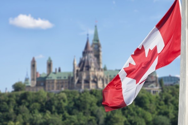 Drapeau Canadien - L'Essentiel de l'Est Canadien