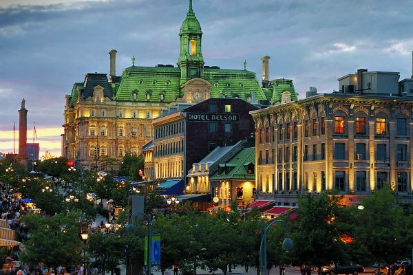 Vieux Montréal - Place Jacques-Cartier