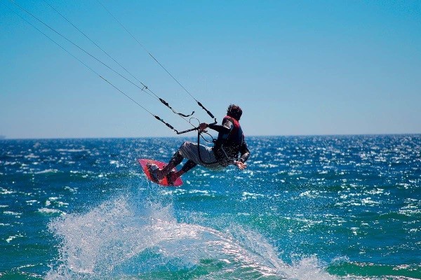 Kite surfeur - Échappée Active - Club Héliades Oasis Belorizonte