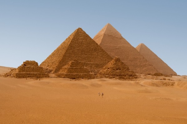 Pyramides