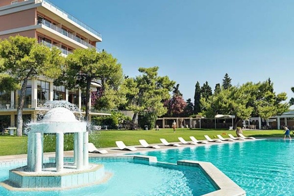Piscine - Echappée depuis la région de Corinthe depuis l'hôtel Kalamaki Beach