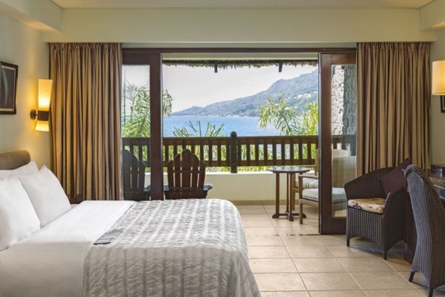 Hotel 2 Iles Mahe Et Praslin Hotels Le Meridien Fisherman S Cove Et Coco De Mer Black Parrot Suites Mahe Seychelles Go Voyages