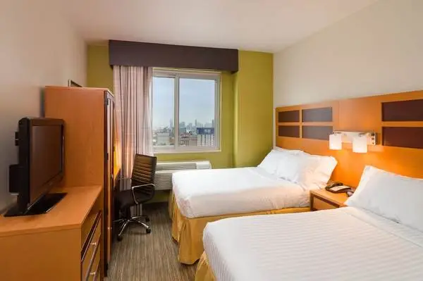 Holiday Inn Express Times Square 3*