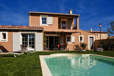 France : Résidence locative LAGRANGE VACANCES LE CLOS SAVORNIN EN LUBERON