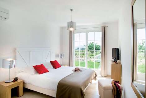 France : Résidence locative LAGRANGE VACANCES LE CLOS SAVORNIN EN LUBERON