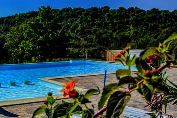 France : Camping Domaine de Chadeyron - Camping et gîtes