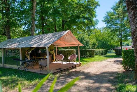 France : Camping Flower Camping les Nauves