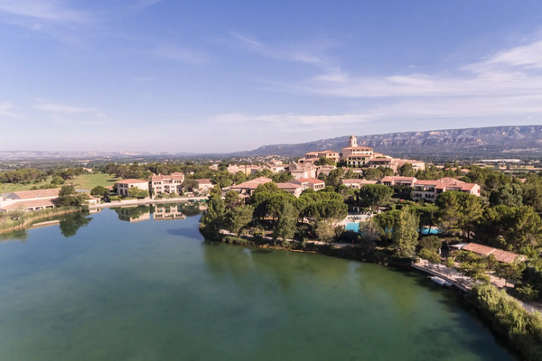 France : Maison Les Mas et Villas de Pont Royal en Provence - maeva Home