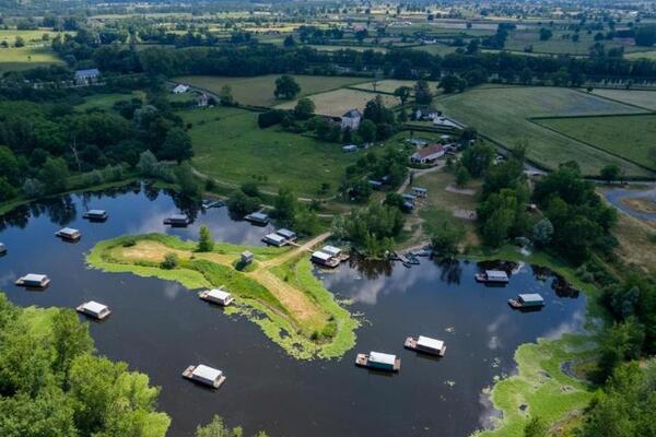 France : Camping Village Toue du Domaine des Demoiselles