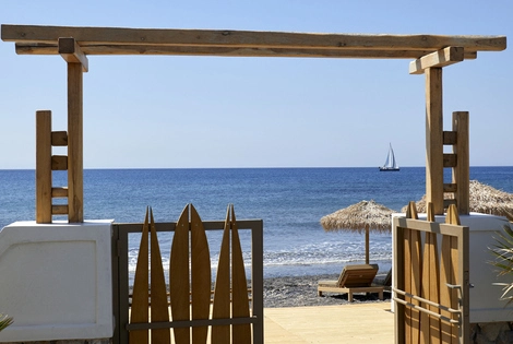 Grece : Hôtel Sea Breeze Santorini Beach Resort, Curio Collection By Hilton