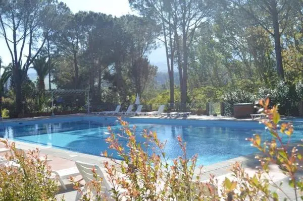 Piscine - Villa Laura Resort 4*