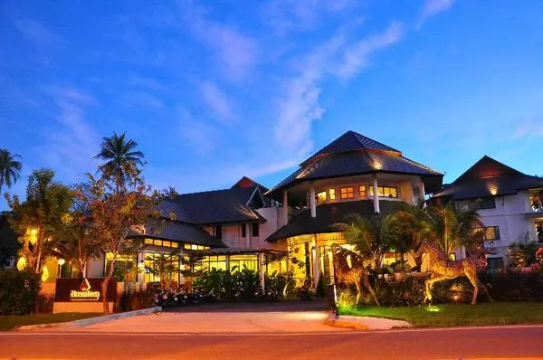 Plage - Navatara Phuket Resort 4*