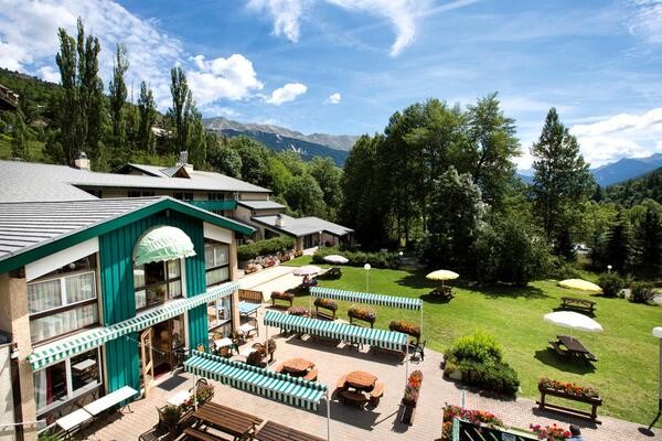 Facade - Hôtel Club Les Alpes D'azur 4* Chambéry France Rhone-Alpes