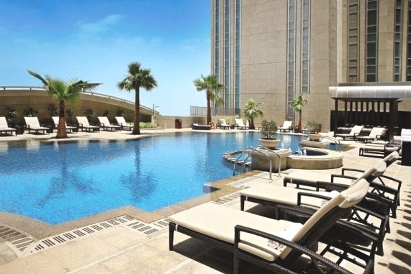 vue piscine - Sofitel Abu Dhabi Corniche
